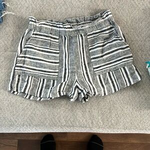 Linen black and white shorts